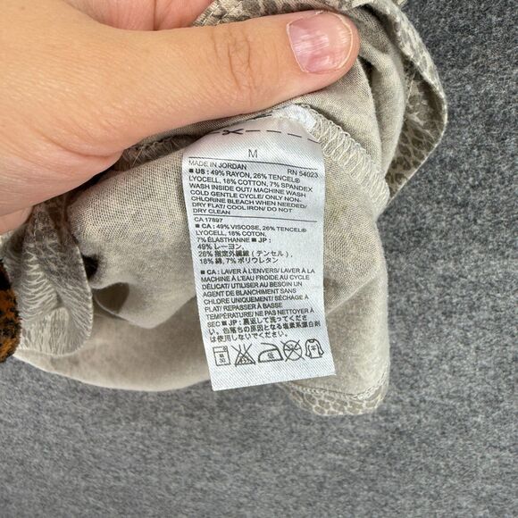 Banana Republic T-Shirt Women M Medium Gray Animal Print Short Sleeve Rayon - Picture 4 of 7